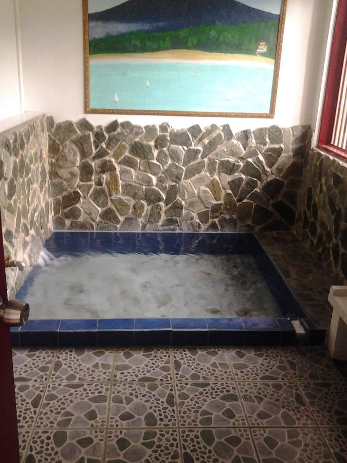 Makiling Onsen Hotel Los Banos  Eksteriør billede